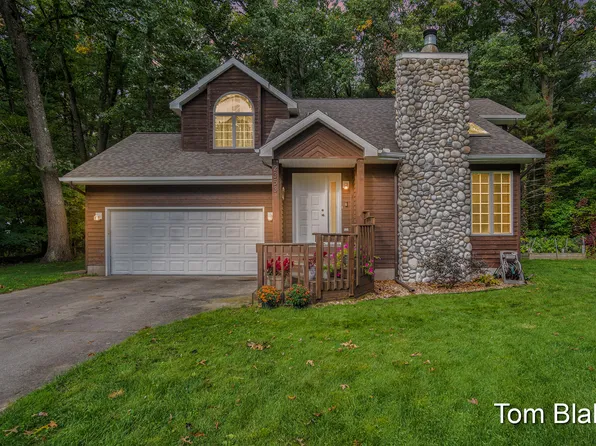 2353 E Riverwood Dr, Twin Lake, MI 49457