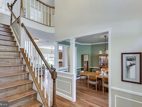 4th image of 9369 Braymore Cir