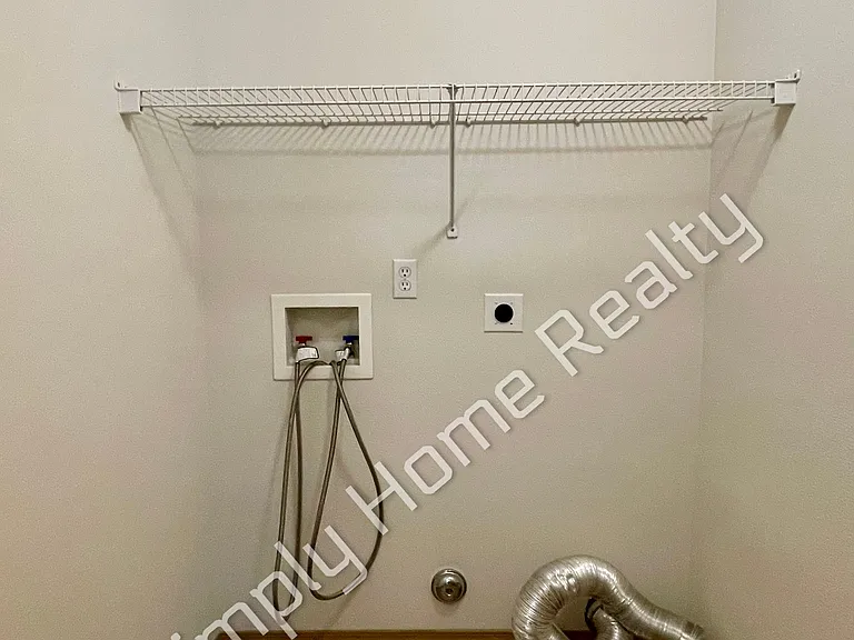 921 Avalon Ct SE — Photo 10
