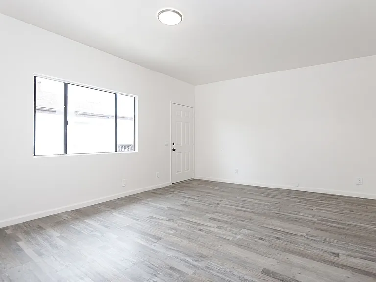 4357 Illinois St — Photo 4