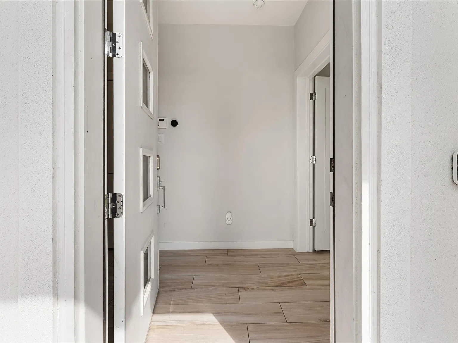 3 bed, 3.5 bath, 2297 sqft, $3,695 — Photo 3