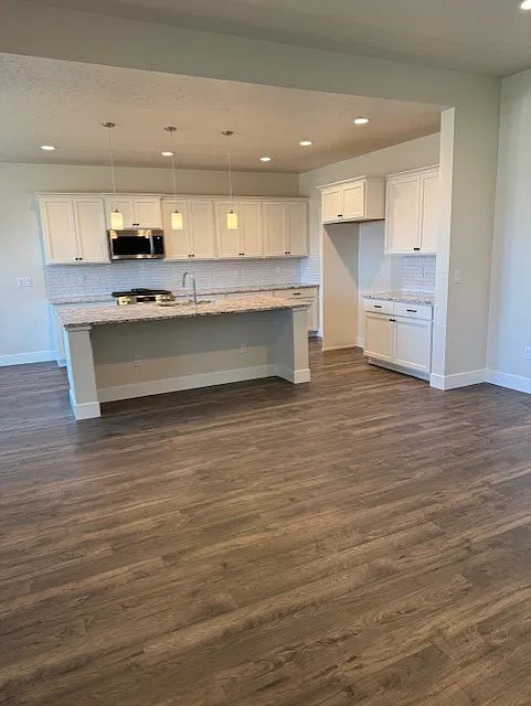 3 bed, 2.5 bath, 2312 sqft, $2,800 — Photo 4