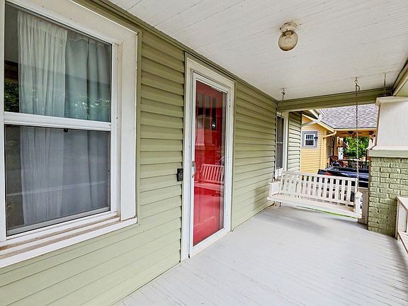 3rd image of 915 N Perry Ave