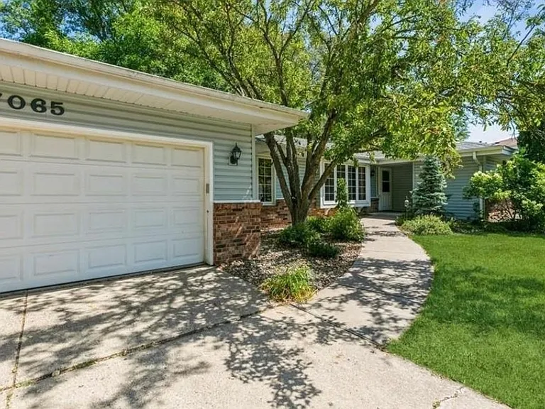 7065 Montrose Rd — Photo 1