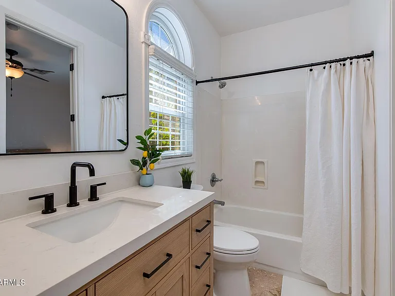 904 E Mead Dr — Photo 19
