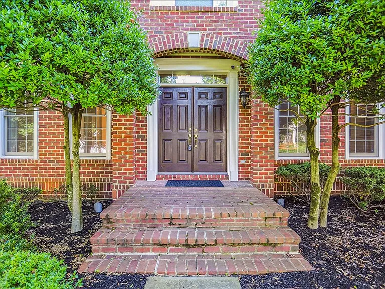 8931 Falls Farm Dr — Photo 27