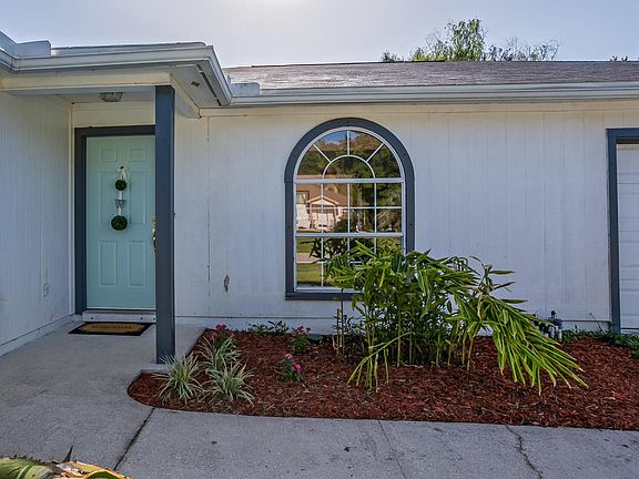 3rd image of 1611 Twin Oak Ln