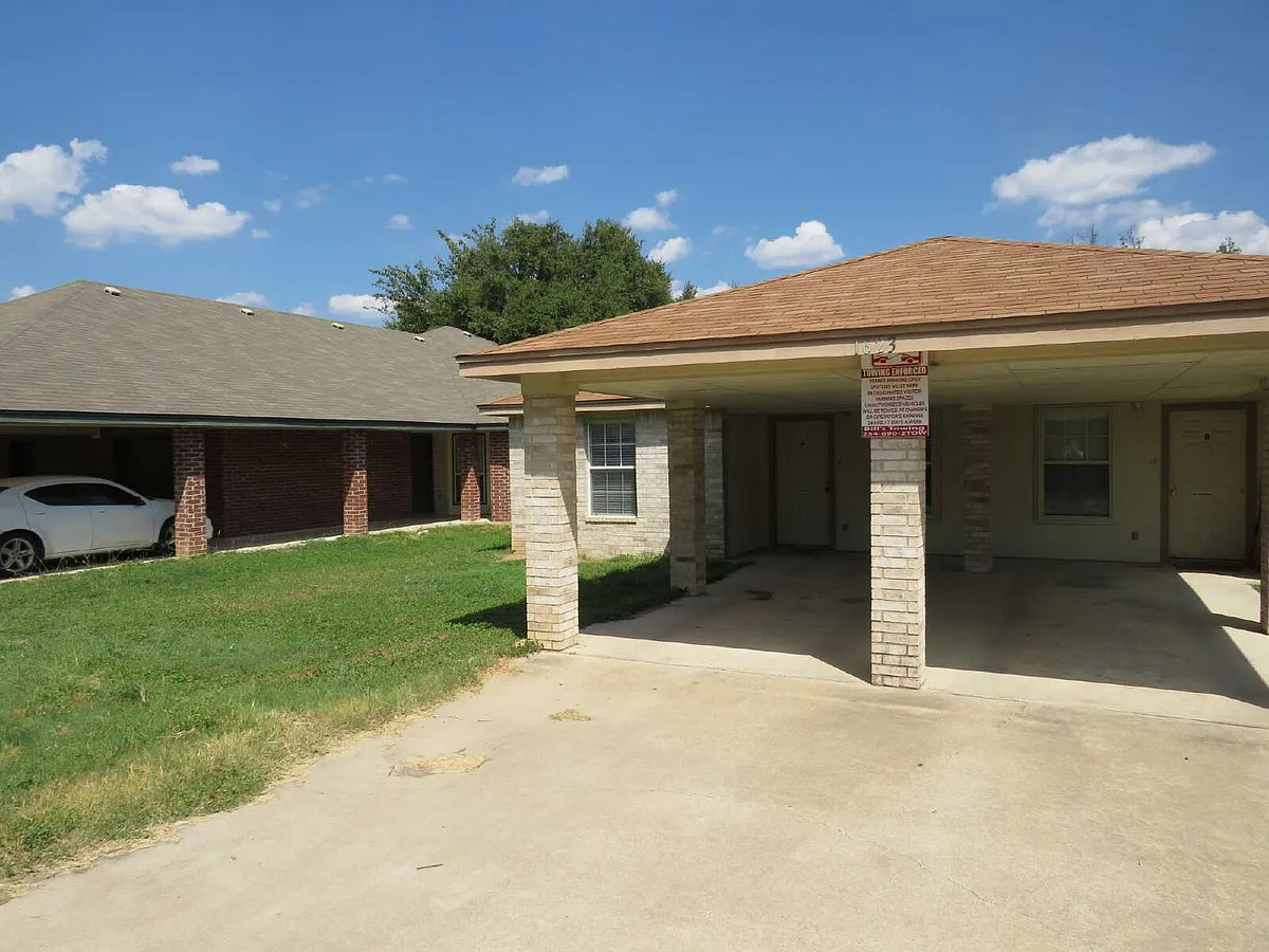 Building Photo - 1623 Pontotoc Trce #A