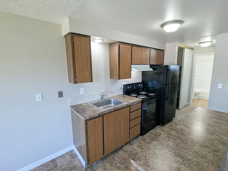 Apartment Complex ~ Murphy Manor — Photo 4