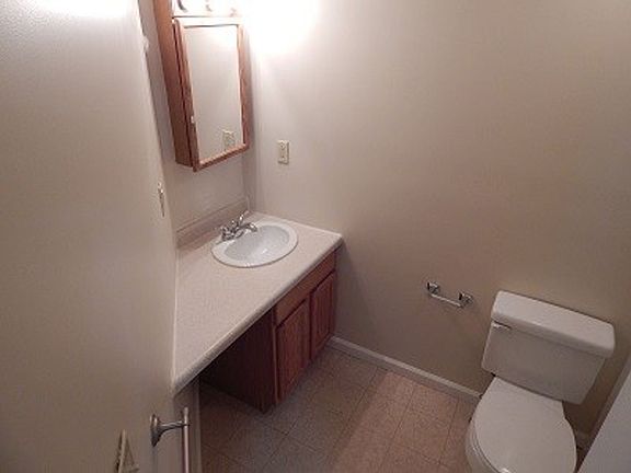 4th image of 150 Pleasant St #B