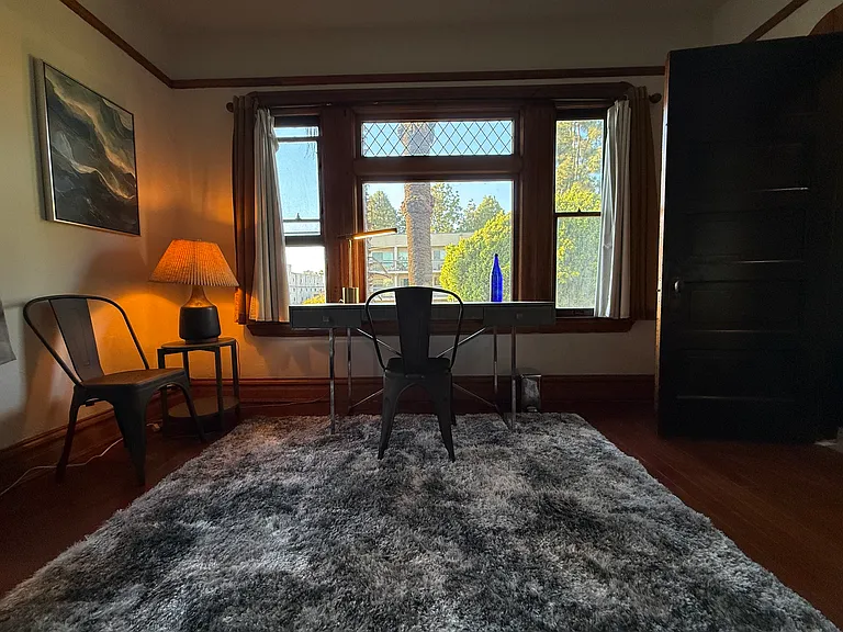 826 S Burlington Ave #10 — Photo 15