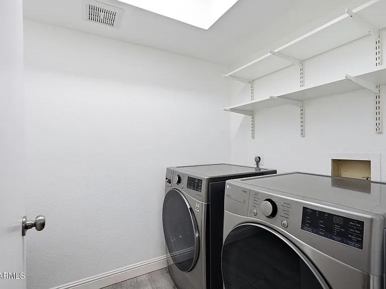 1735 E Stephens Dr — Photo 32