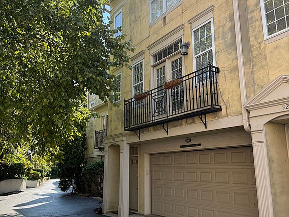 2nd image of 925 Junction Pl