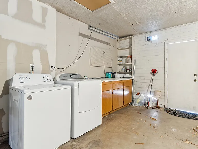 3209 S Los Feliz Dr — Photo 4