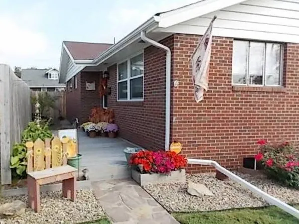 8 Woodlawn Ave, Uniontown, PA 15401