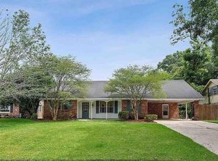 9823 Regency Dr, Baton Rouge, LA 70815