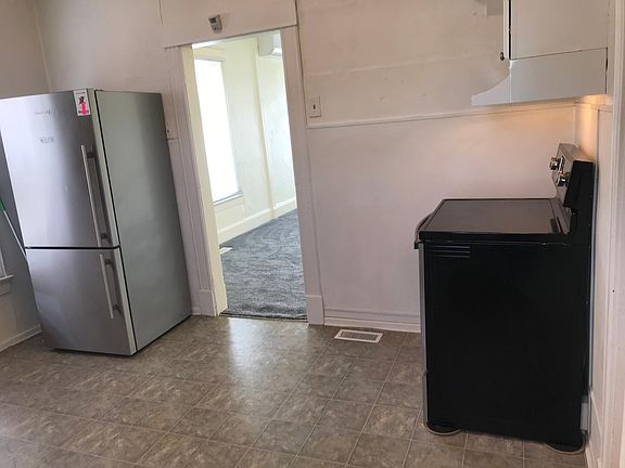 5th image of 811 E 35th St