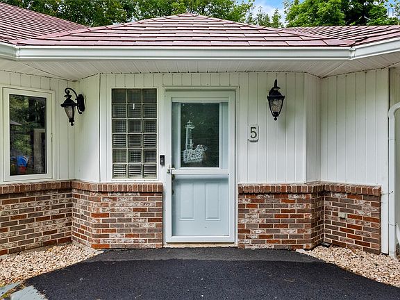 3rd image of 5 Brackstone Ct
