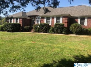 100 Beard Rd, Guntersville, AL 35976