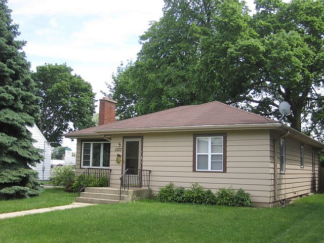 2nd image of 2207 Waverly Pl