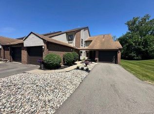 6720 Ridgefield Cir APT 105, West Bloomfield, MI 48322