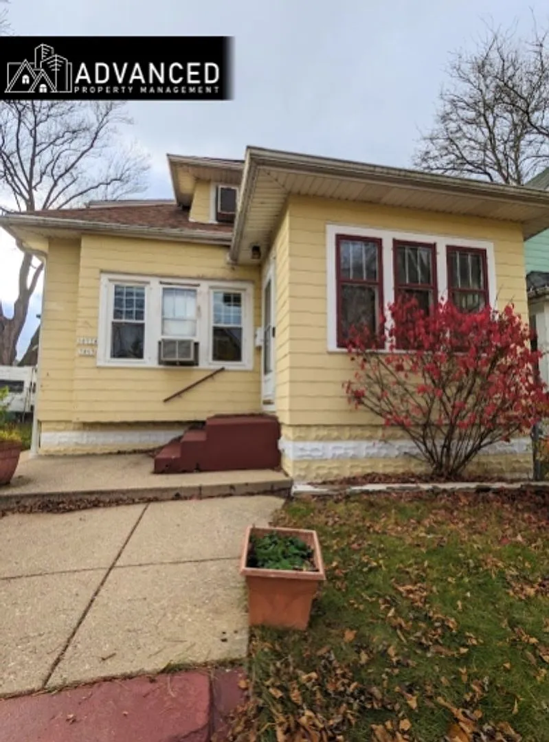 3893 Doctor William Finlayson Street — Photo 1