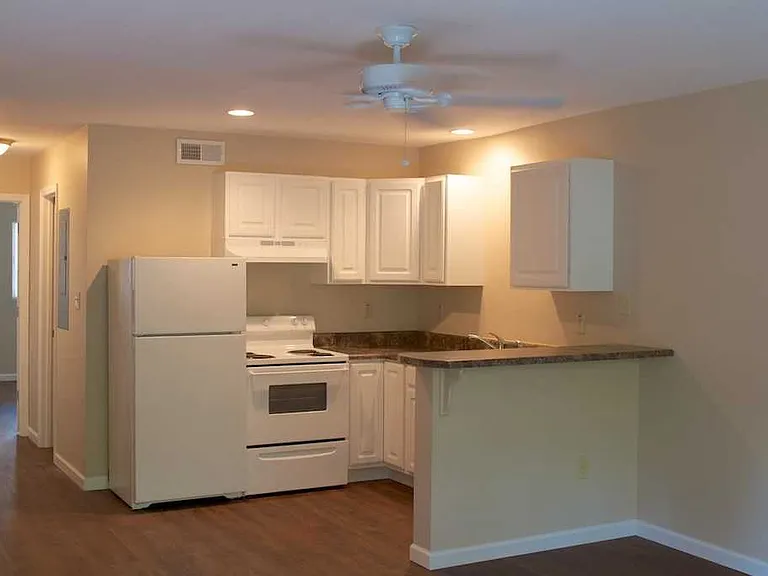 Highland Court — Photo 15