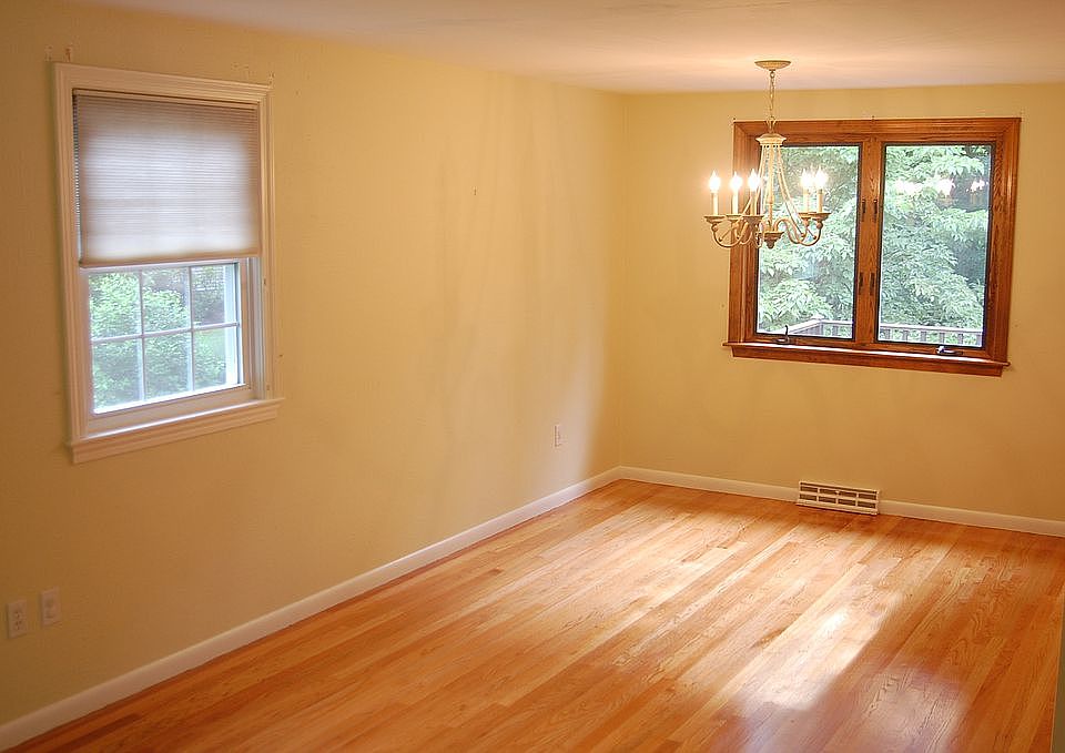 2nd image of 690 Norfolk St