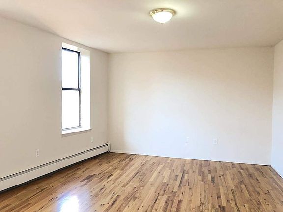 3rd image of 1358 Sheridan Ave APT 5C