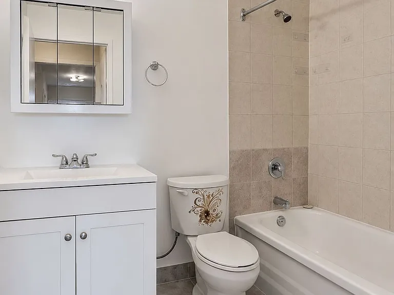 1665 Bloor St E #702 — Photo 8