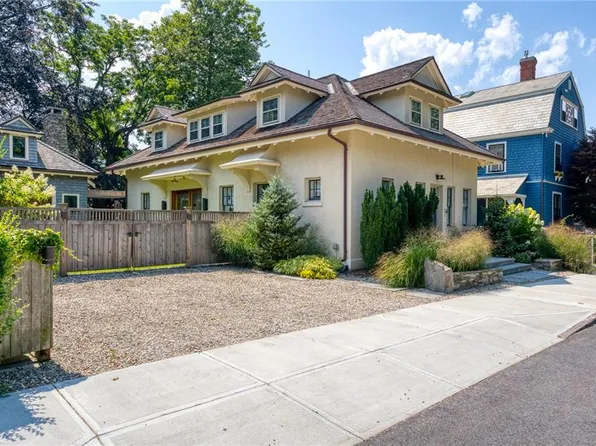 33 Everett St, Newport, RI 02840