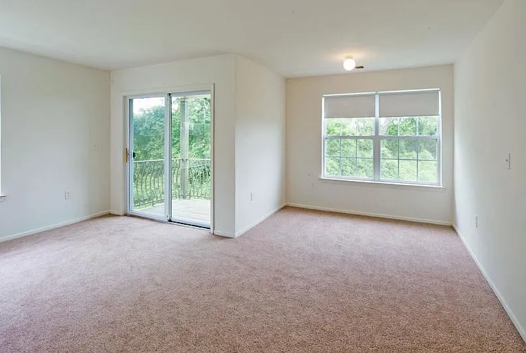 3 Bedrooms living room layout.