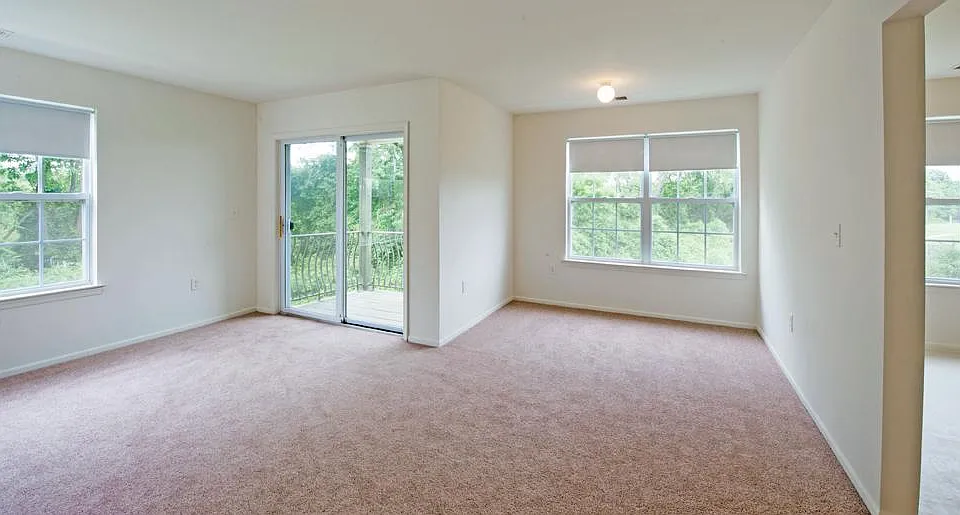 3 Bedrooms living room layout.
