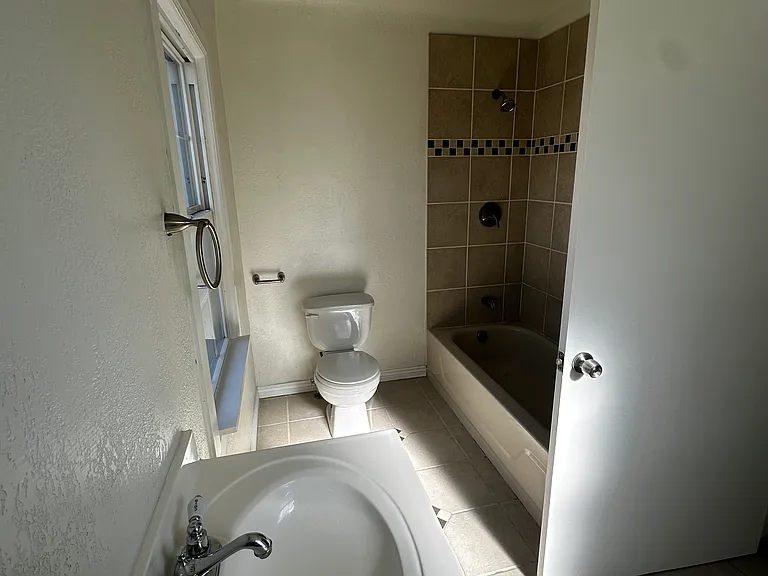 4747 S Acoma St — Photo 17