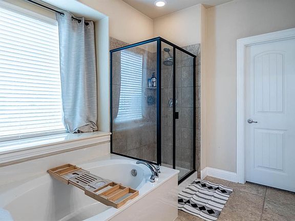 4th image of 487 Oak Hills Ln