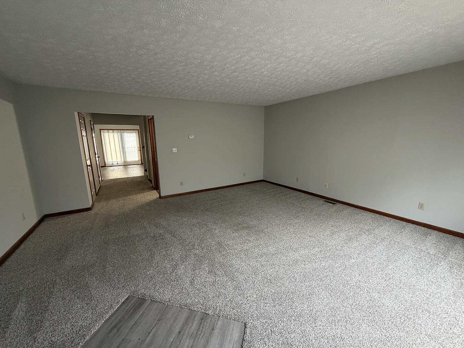 3 bed, 3.5 bath, 3000 sqft, $1,995 — Photo 2
