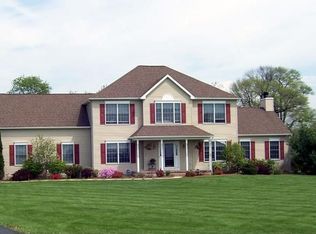 17 Pleasant View Manor Rd, Pittstown, NJ 08867