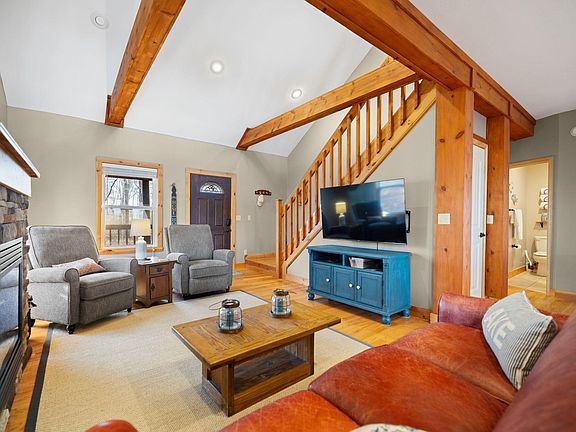 3rd image of 326 Cascade Cir