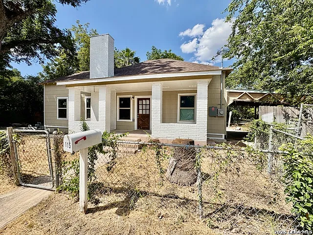 3 bed, 1.0 bath, 1060 sqft, $1,500 — Photo 2