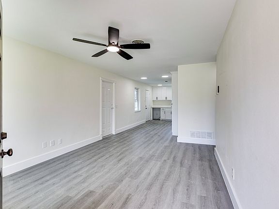 5th image of 1221 Rusk Dr