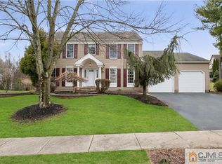 4 Clark Ct, Kendall Park, NJ 08824