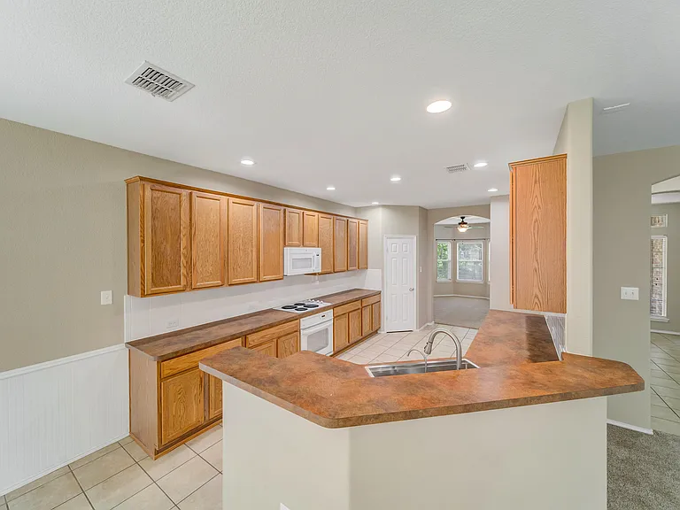 8162 Robertson Dr — Photo 11