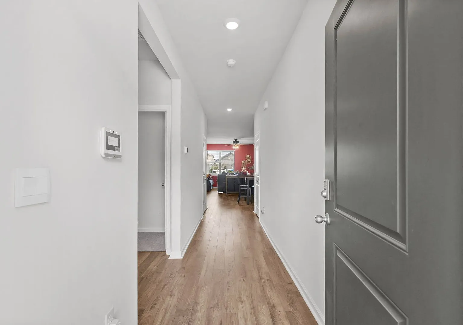 Stunning 3BR/2BA Smart Home in The Landing at Astoria Park! — Photo 4
