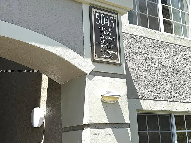 5045 Wiles Rd #201 — Photo 15