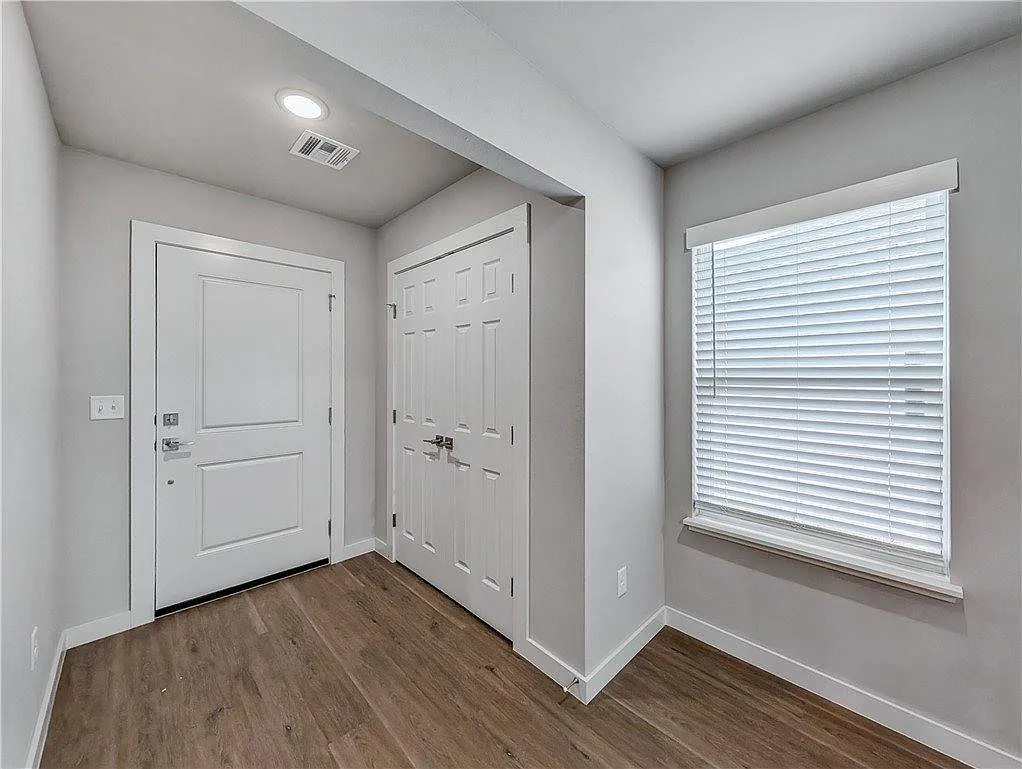 3 bed, 1256 sqft, $1,495 — Photo 2