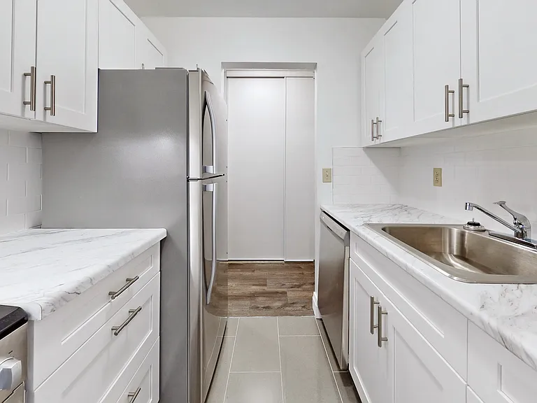 405 Sidney St — Photo 19
