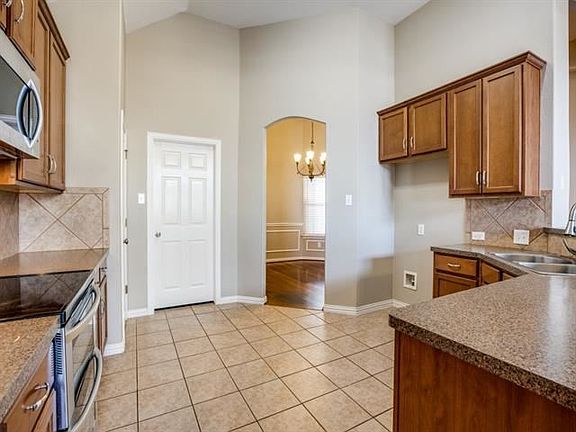 3rd image of 6936 Stockton Dr