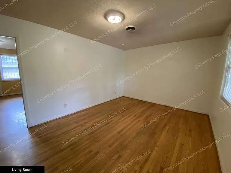 215 Kingnut Dr — Photo 3