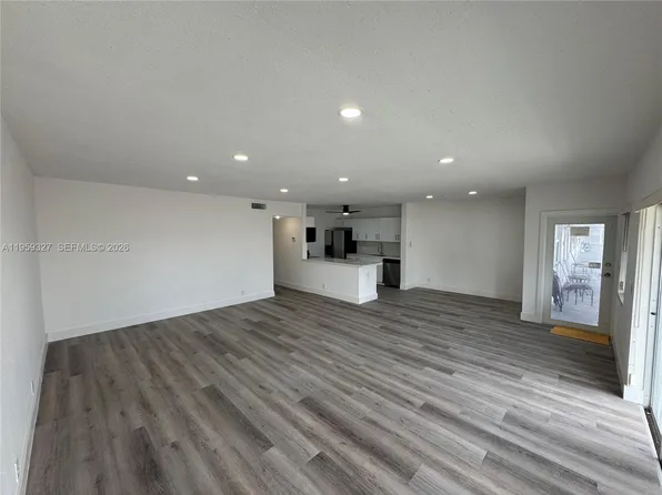 630 Layne Blvd APT 211, Hallandale, FL 33009