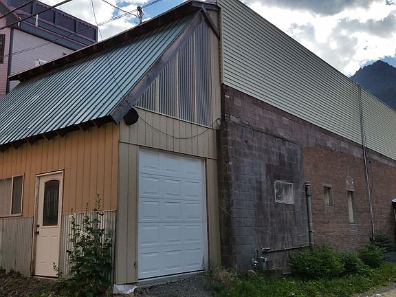 Alley exits,enclosedcarport